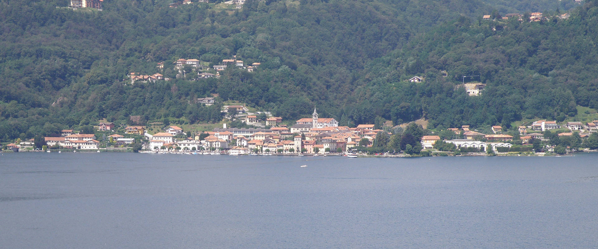 Veduta di Pella dal Lago