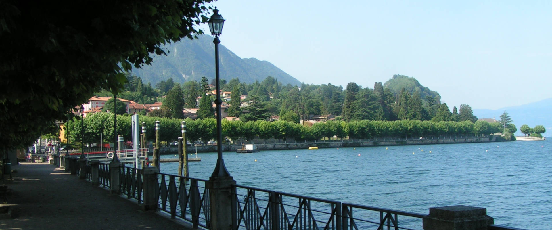 Porto Valtravaglia: passeggiata sulla riva del Lago Maggiore